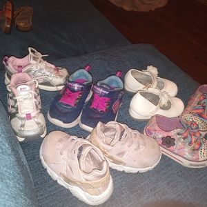 Toddler shoes 2 Nike  2 sketchers and a 143 girl